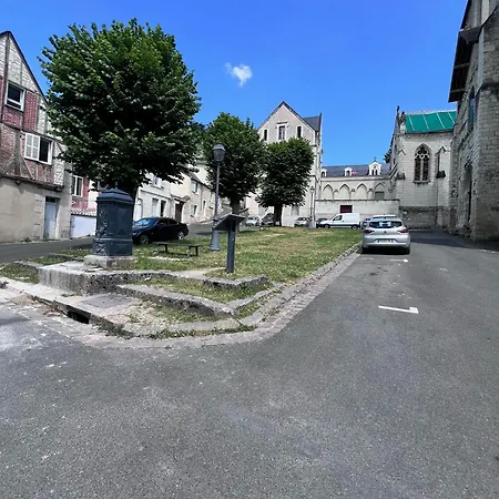 Le Gargantua, Appartement A 500M Du Chateau Chinon Exterior photo
